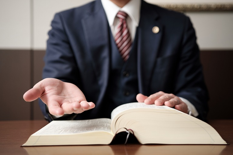 成年後見は、選任された代理人が、財産・生活を守る制度です。
